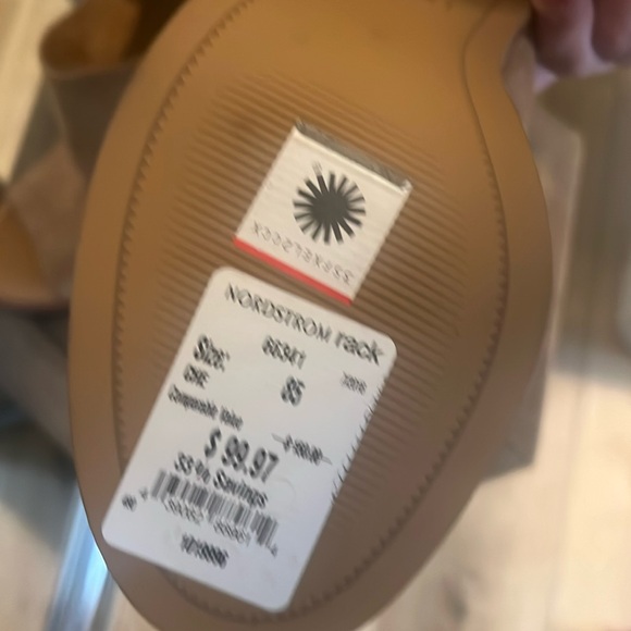 1 hour sale. These UGG booties are stunning. Size 8.5. New - Picture 8 of 10